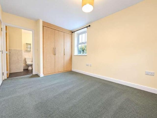 Flat for sale in Haydon End, Blunsdon St Andrew