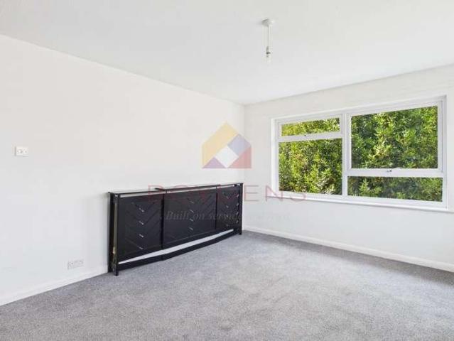 Flat for sale in Hythe, Fordham Heath