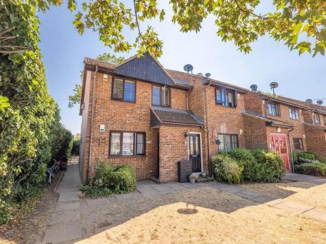 Flat for sale in Slough