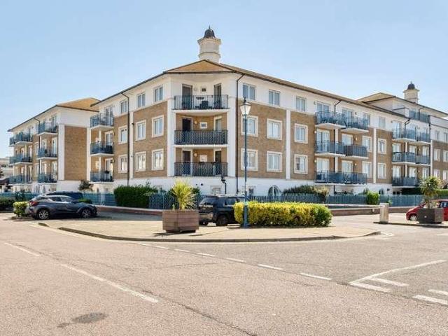 Flat for sale in Roedean