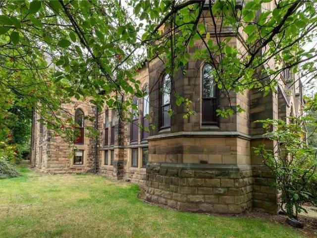 Flat for sale in West Yorkshire
