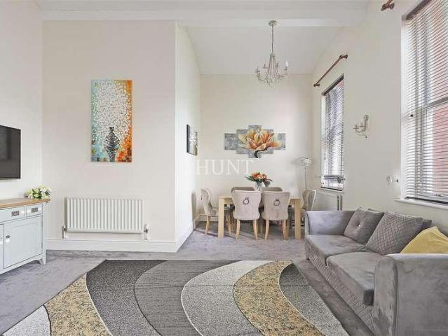 Flat for sale in Woodford Green, Clayhall