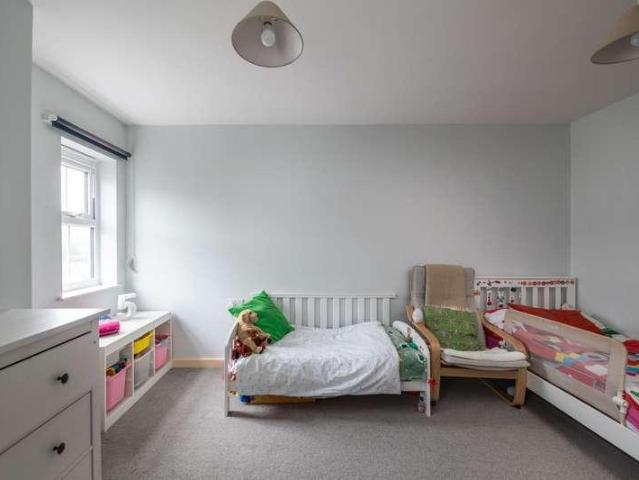 Flat for sale in Red Hill, Surrey