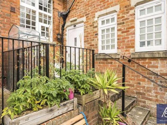Flat for sale in Brackley, Northamptonshire