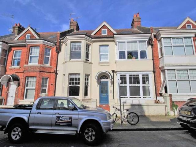 Flat for sale in Brunswick