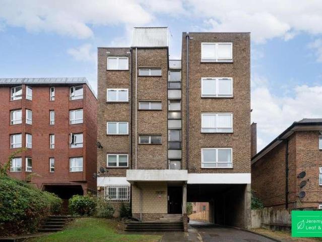 Flat for sale in London Borough of Barnet, Greater London