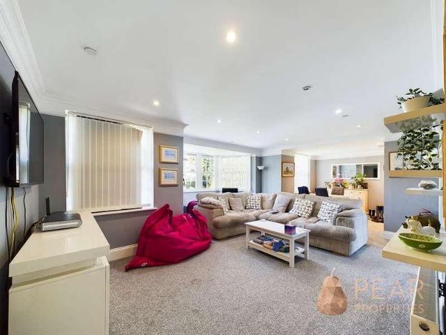 Flat for sale in Worthing, West Sussex