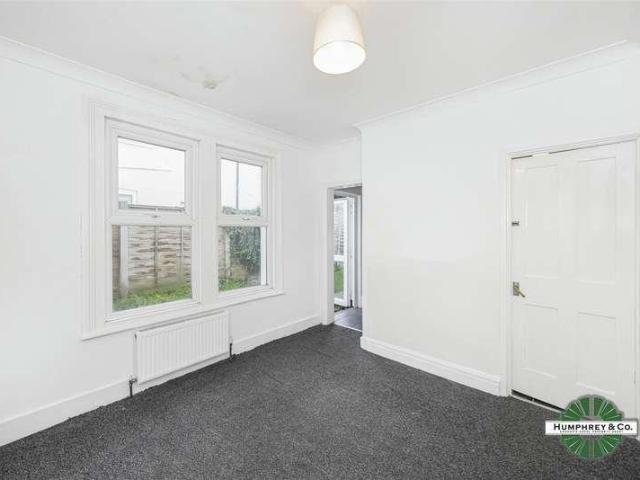 Flat for sale in Alton Barnes, Essex