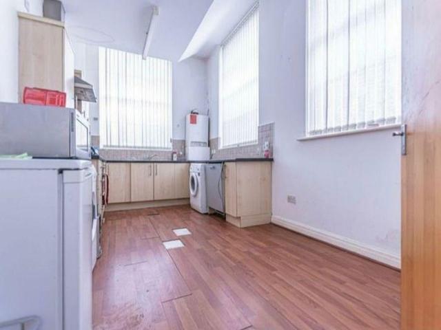 Flat for sale in Calderstones