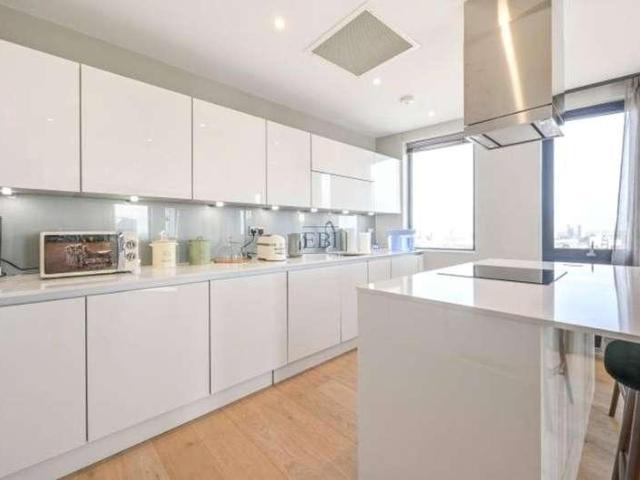 Flat for sale in Poplar Grove, Greater London