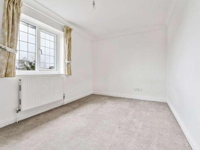 Flat for sale in Lunnon, Buckinghamshire