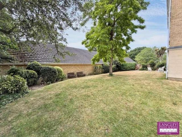 Flat for sale in Shortlands, Greater London