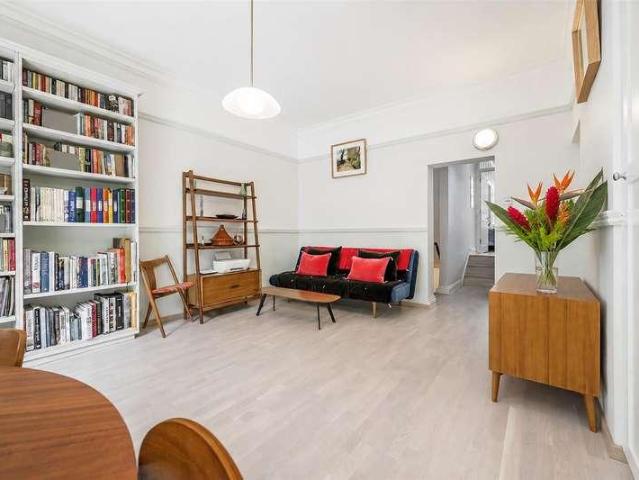 Flat for sale in Belsize Park, Greater London