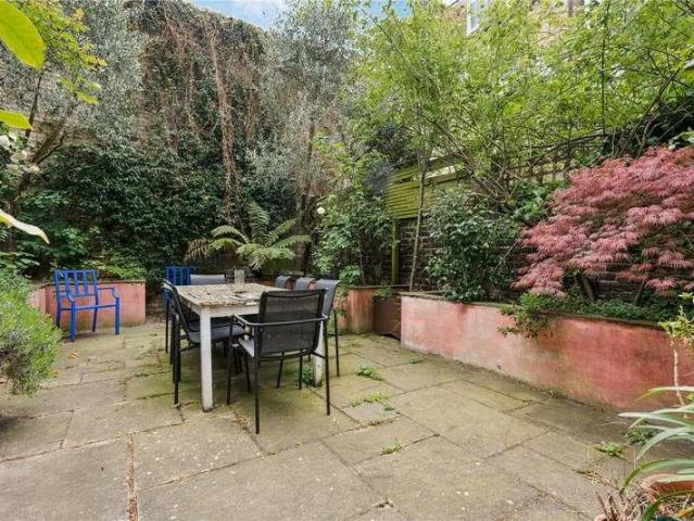 Flat for sale in Notting Hill, Greater London