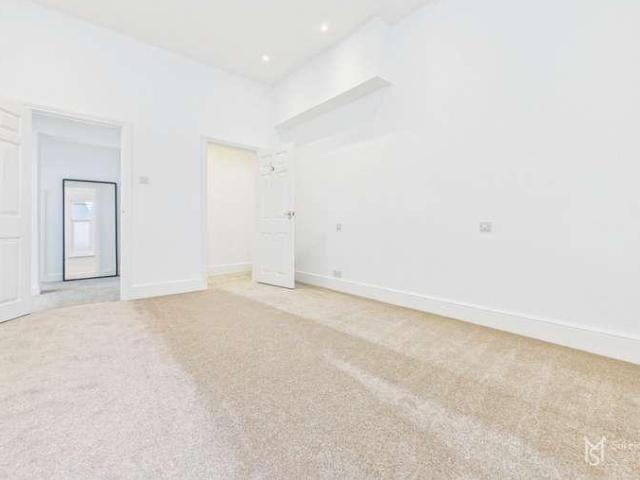 Flat for sale in Cross In Hand, East Sussex