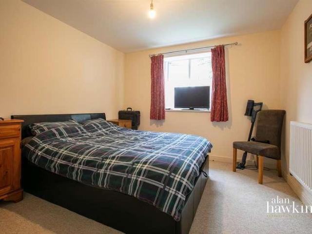 Flat for sale in Royal Wootton Bassett, Wiltshire