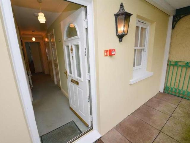 Flat for sale in Tenby, Wales