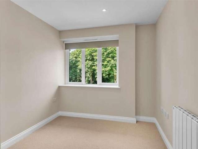 Flat for sale in Kingsfold, Horsham