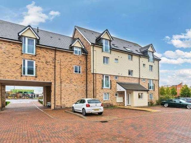 Flat for sale in Berryfield, Buckinghamshire