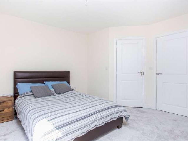 Flat for sale in Easthampstead, Bracknell