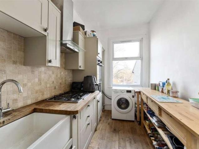 Flat for sale in Wanstead, Greater London