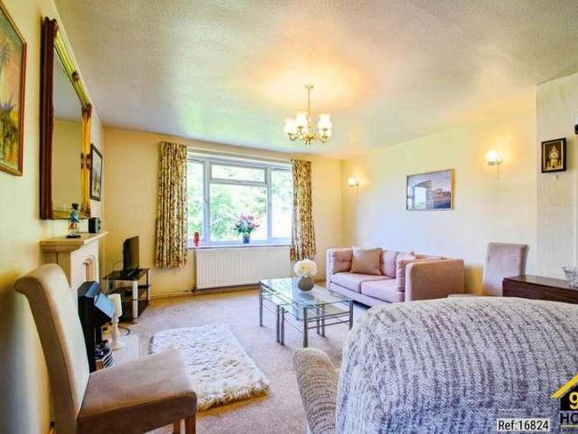 Flat for sale in Lee Bank, Greater Manchester