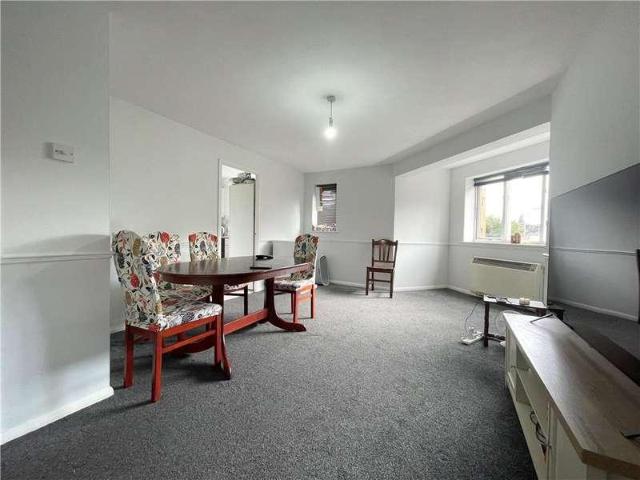 Flat for sale in Aldershot, Hampshire