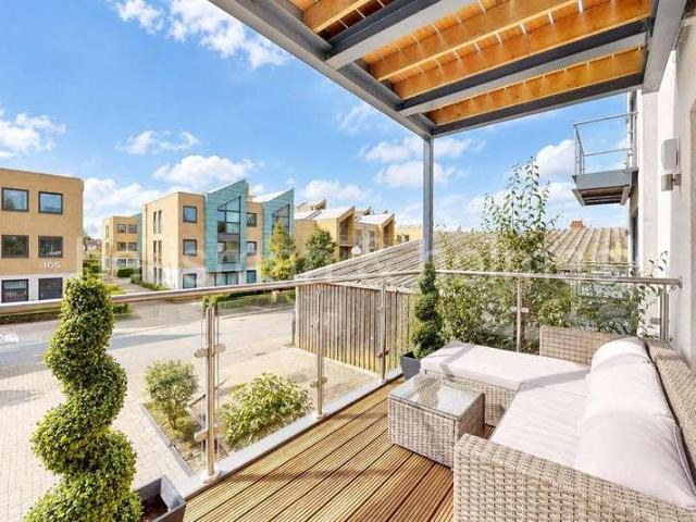 Flat for sale in Childs Hill, Greater London