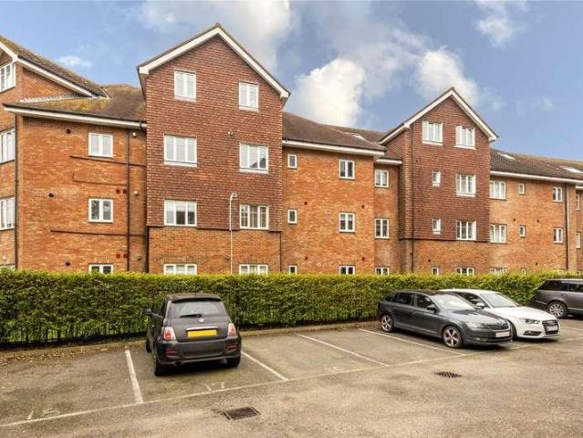 Flat for sale in Red Hill, Surrey