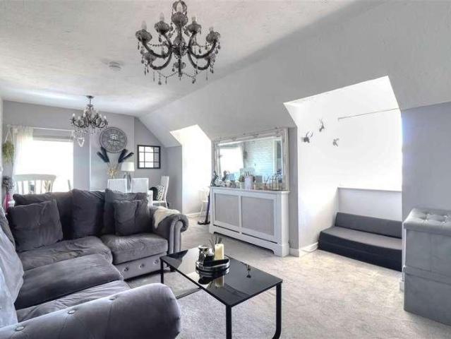 Flat for sale in Dale Hill, Essex