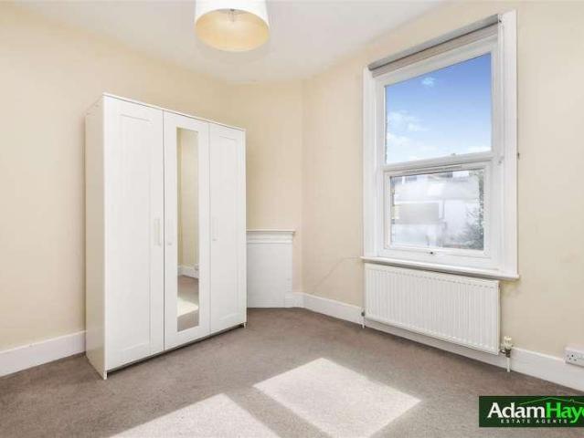 Flat for sale in Finchley, Greater London