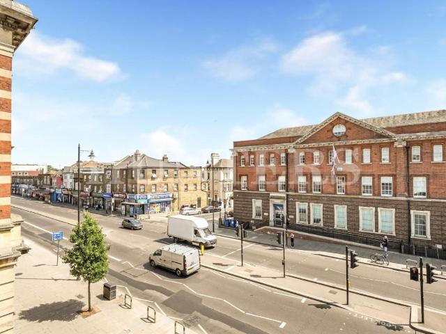 Flat for sale in Tottenham Hale, Greater London