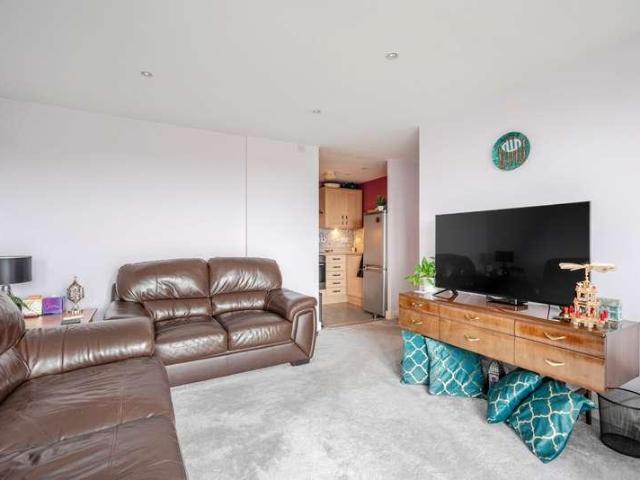 Flat for sale in Horsell, Woking