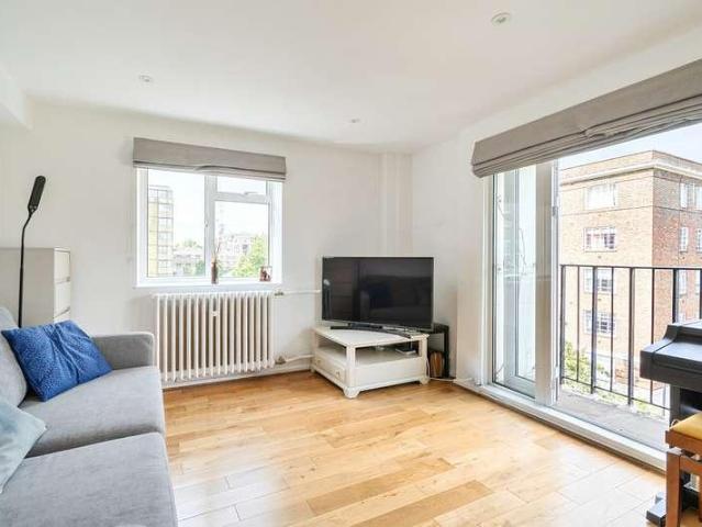 Flat for sale in St. John's Wood, Greater London