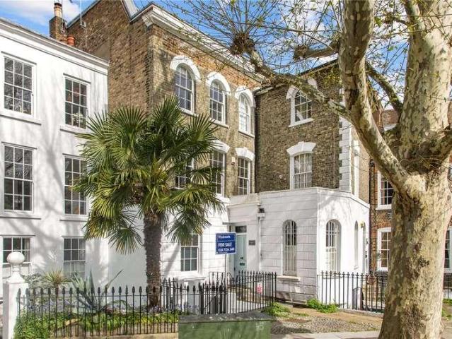 Flat for sale in Islington, Greater London