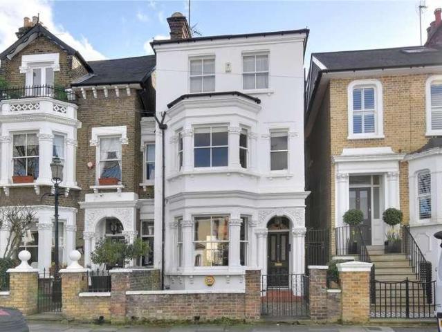 Flat for sale in Royal Borough of Greenwich, Greater London