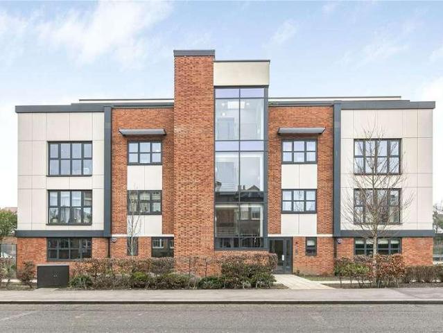 Flat for sale in Hatfield, Fretherne