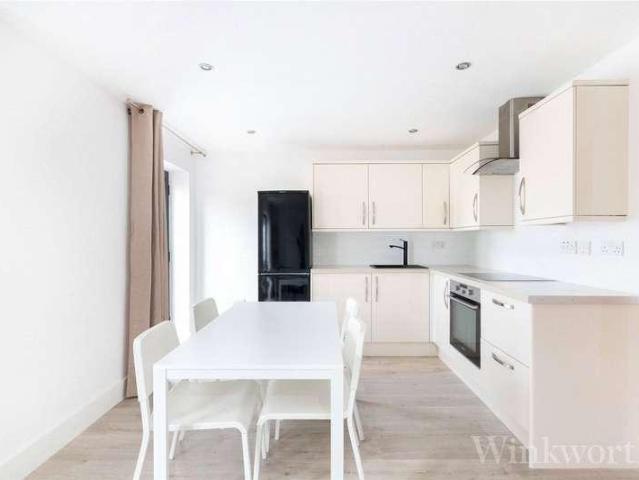 Flat for sale in London Borough of Lewisham, New Cross