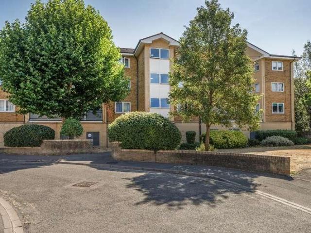 Flat for sale in London Borough of Croydon, Greater London