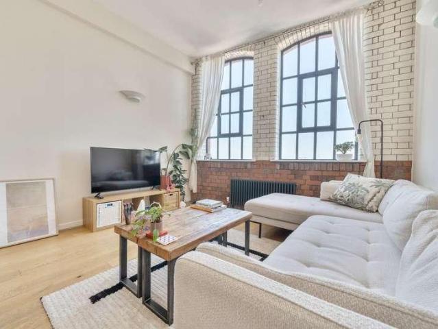 Flat for sale in Feckenham, City Of Bristol