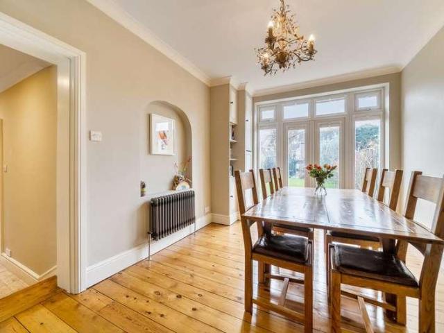 Flat for sale in Southlea, Datchet