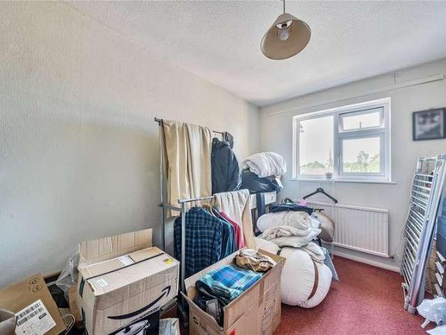 Flat for sale in Wokingham, Emmbrook