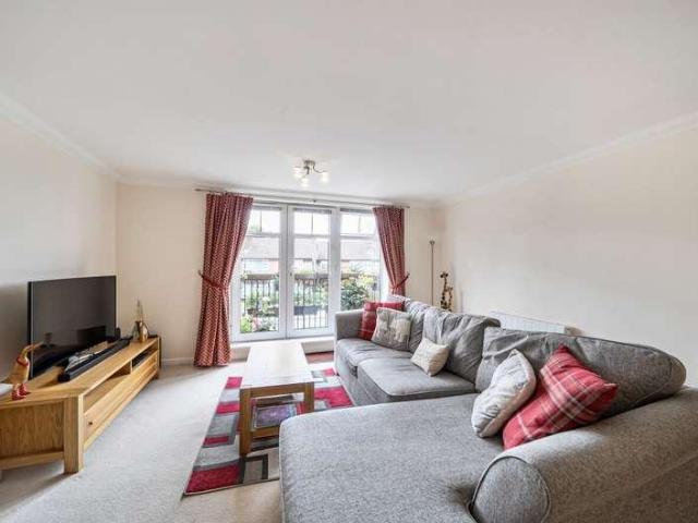 Flat for sale in High Barnet, Greater London