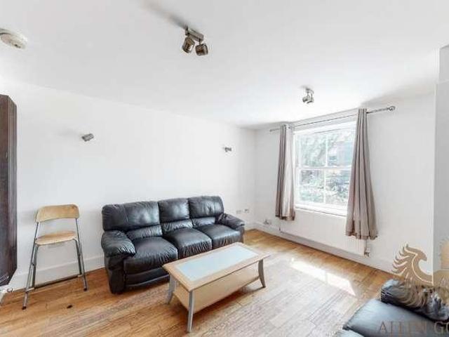 Flat for sale in Maryland, Greater London