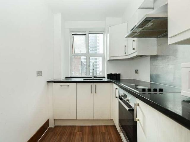 Flat for sale in Paddington, Greater London