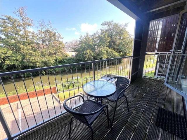 Flat for sale in Guildford Park, Westborough
