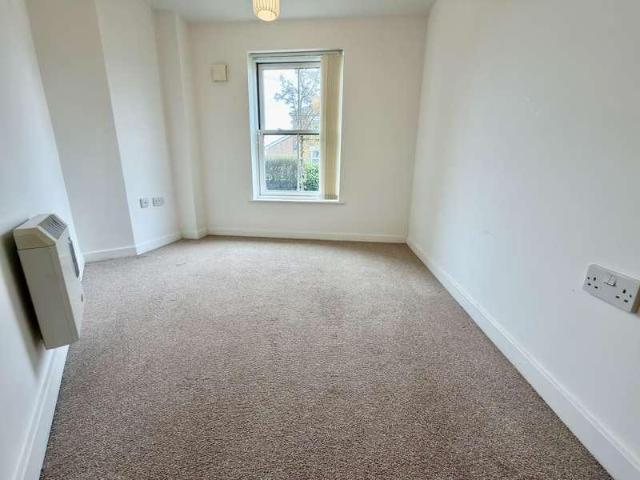 Flat for sale in California, Key Street