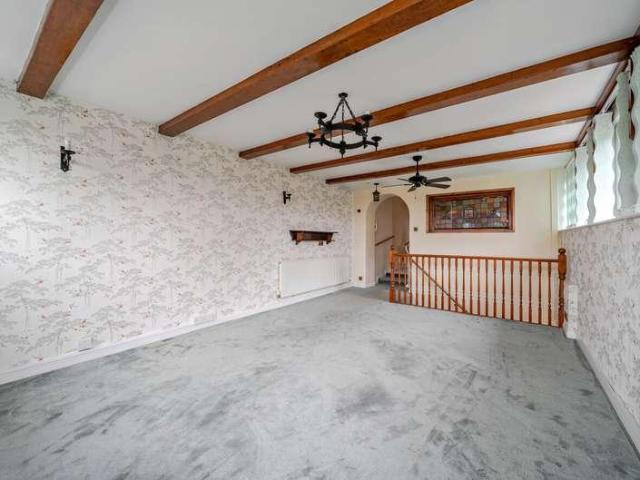 Flat for sale in Tewkesbury, Pamington