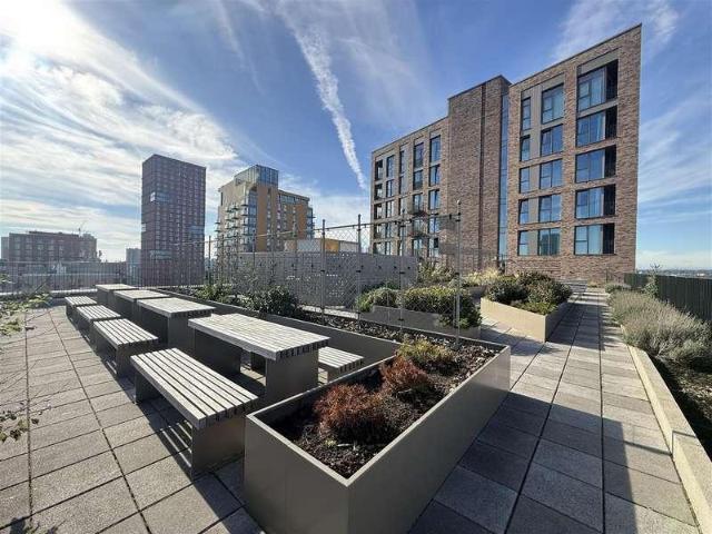Flat for sale in Georgia, Greater Manchester