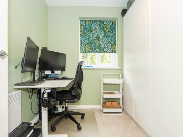 Flat for sale in Farsley, West Yorkshire